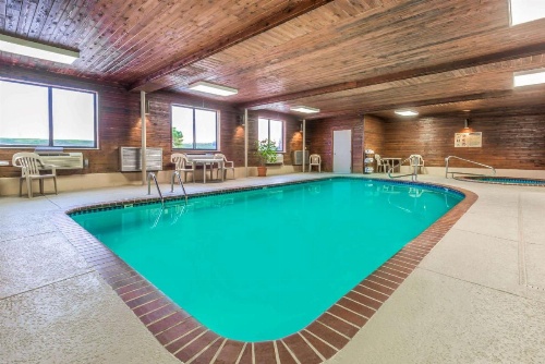 Super 8 by Wyndham Salina I-70 image 20