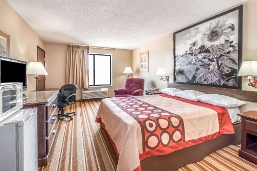 Super 8 by Wyndham Salina I-70 image 22